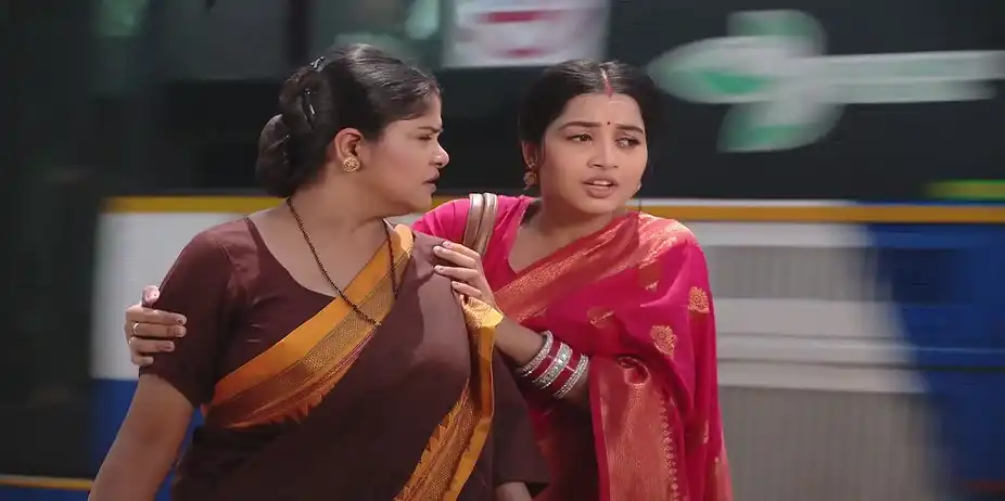 Sabita Loses Consciousness - Sathi Sata Janmara