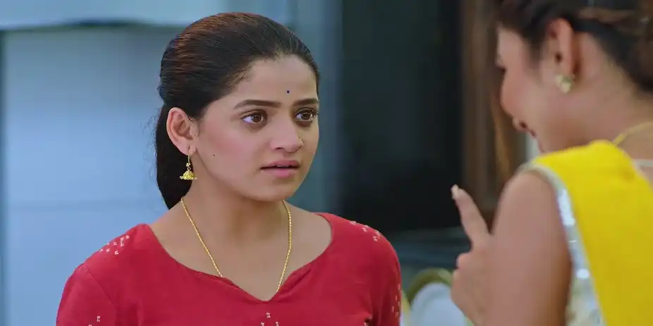 Paaru Tells Disha about Her Marriage To Aditya - Paaru