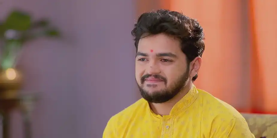 Debolina Offers Ishan a Gift - Kusum