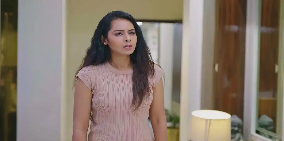 Bhoomika Tells Mandakini about the Trouble at Home - Amruthadhaare
