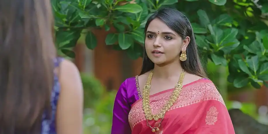 Parvathi Explains the Importance of 'Rakhi' - Annayya