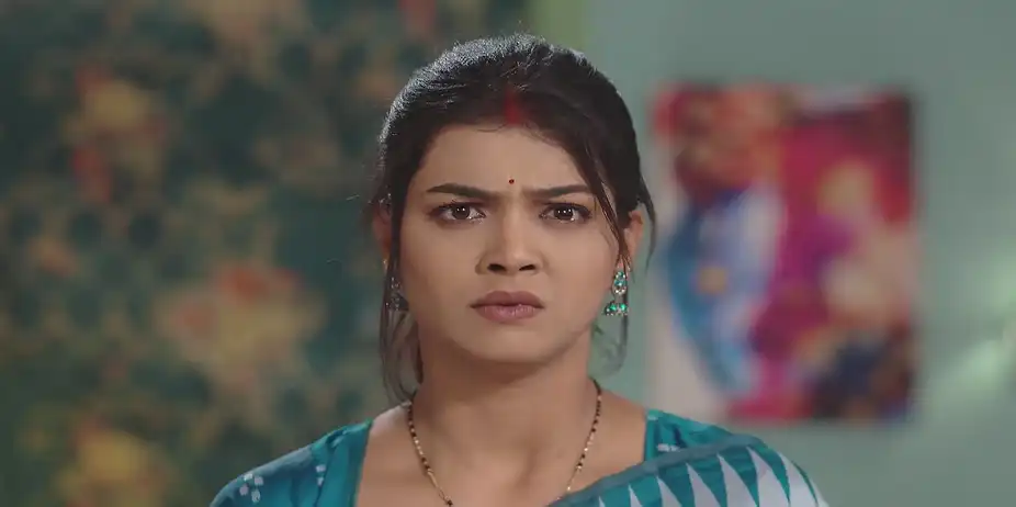 Rekha Scolds Sikha - Bhagya Rekha