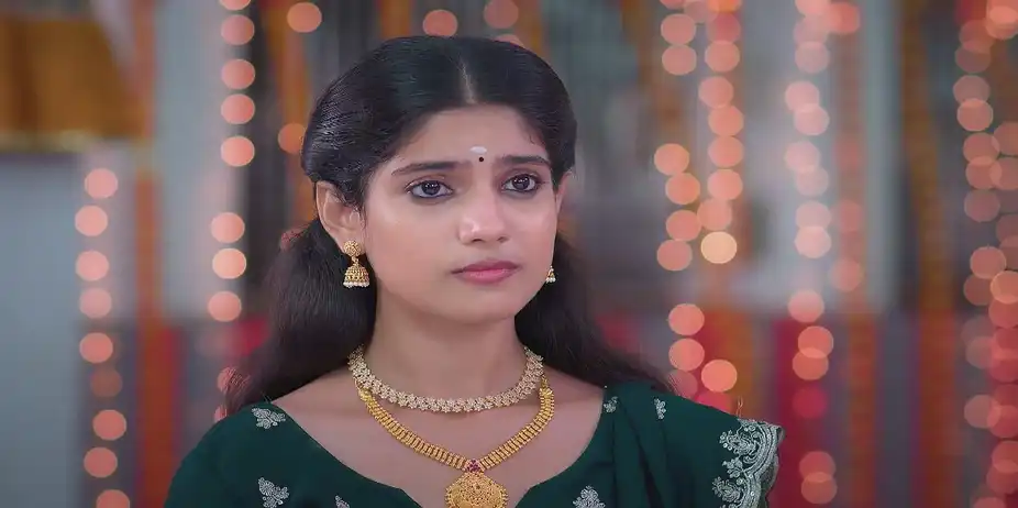Jayanthi Learns about the Temple - Chinnan Siru Kiliye