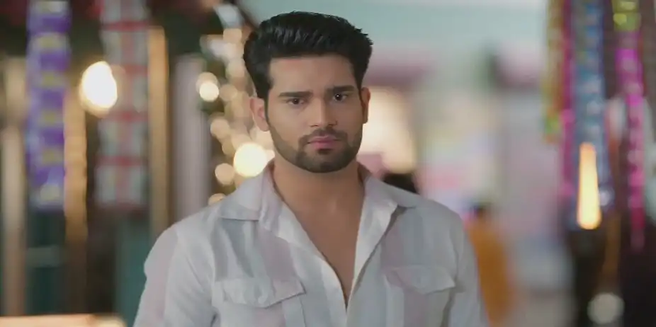 Neel Sees Kanchan’s Men outside the House - Jamai No. 1