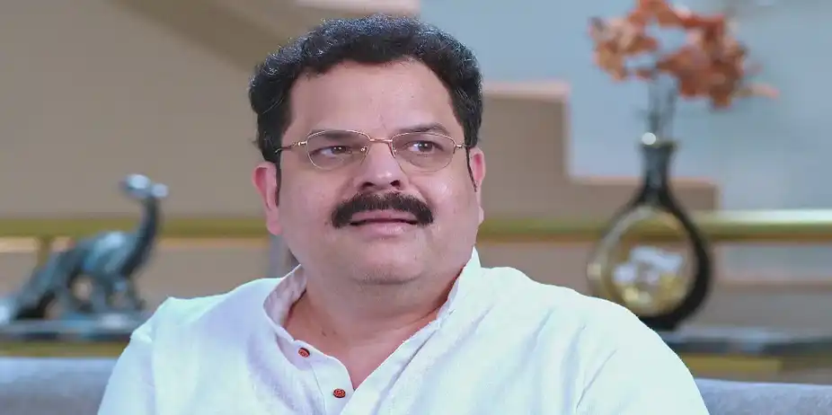 Jagdamba Makes Aishwarya Clean the Floor - Savalyachi Janu Savali