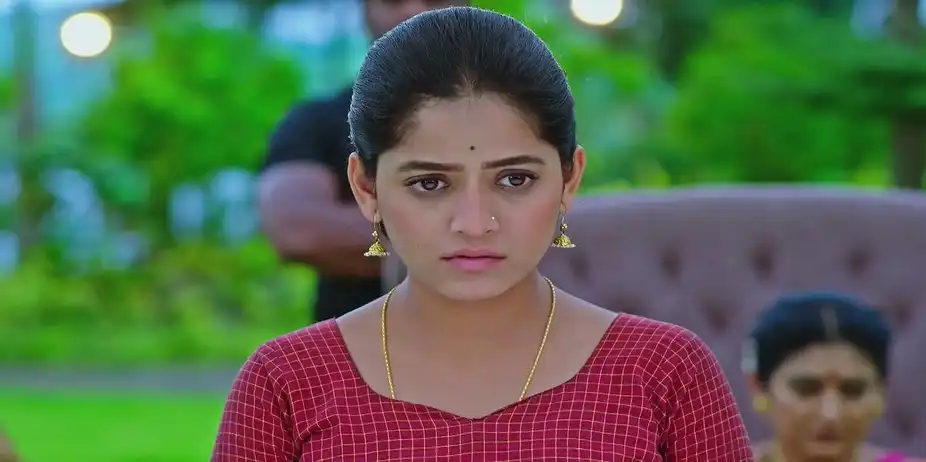 Paaru Introduces Herself in English - Paaru