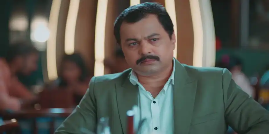 Nikita Brings Samar to a Restaurant - Veen Doghatli Hi Tutena