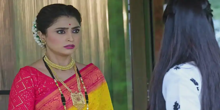 Sajiri Gives Damini a Fitting Reply - Paaru
