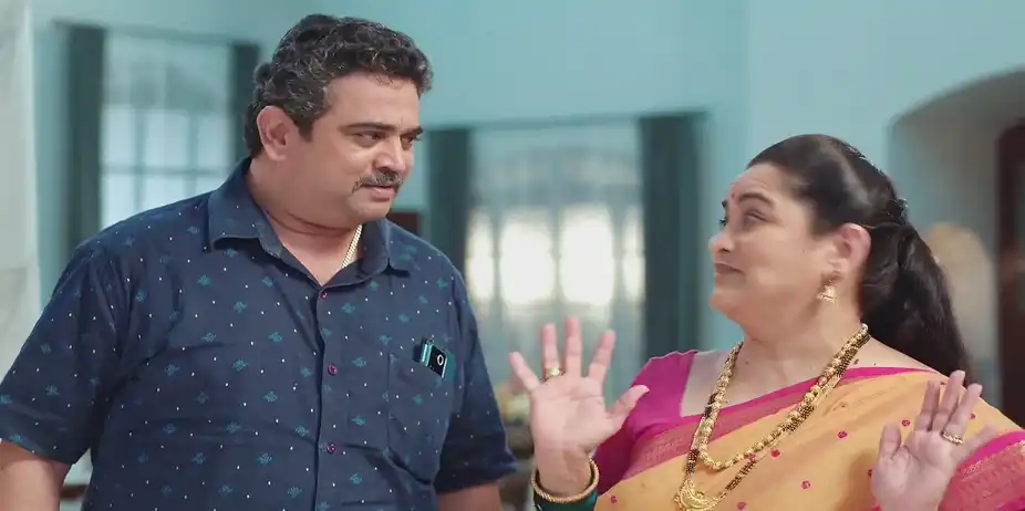 Veda Is Happy to See the Idol of Baby Krishna - Tula Japnar Aahe