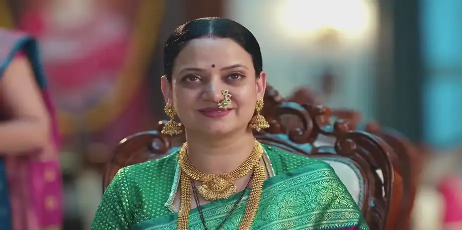 Everyone Is Happy to See Veda as Baby Krishna - Tula Japnar Aahe
