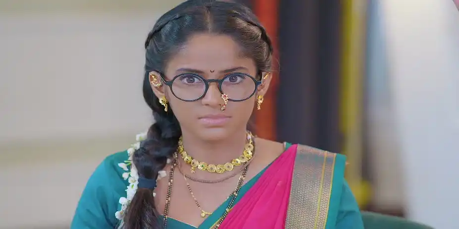 Sarang Feeds Modak to Savali - Savalyachi Janu Savali