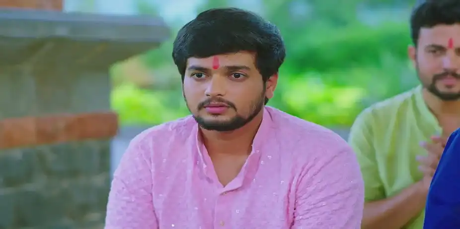 Will Aditya Tell Ahilya Devi the Truth? - Paaru