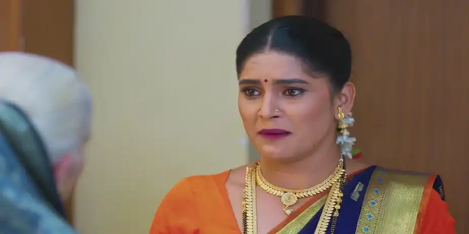 Neelambari Tells Aaji about the Plan against Bhavna - Lakshmi Niwas