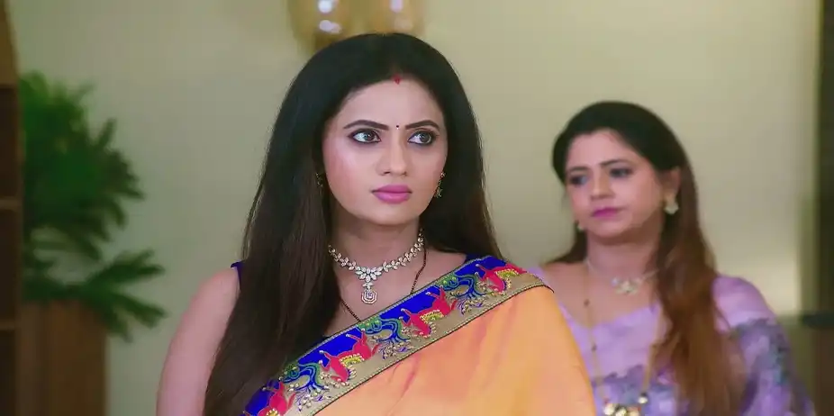 Deepa Stands Up against Soundharya - Brahmagantu
