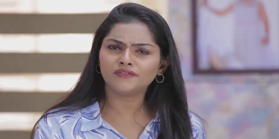 Saroja Gets Attracted to Sudhakar - Idhayam
