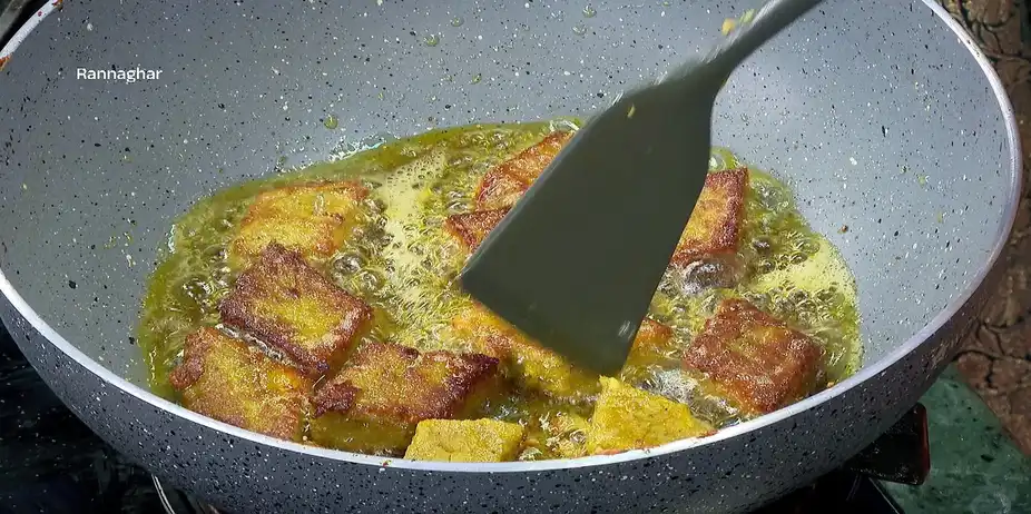 A Unique Blend of Chicken and Pomegranate - Rannaghar - Promo