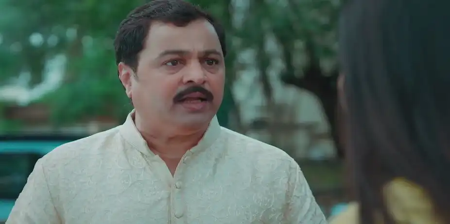 Samar Is Irked to See Swanandi Near His House - Veen Doghatli Hi Tutena