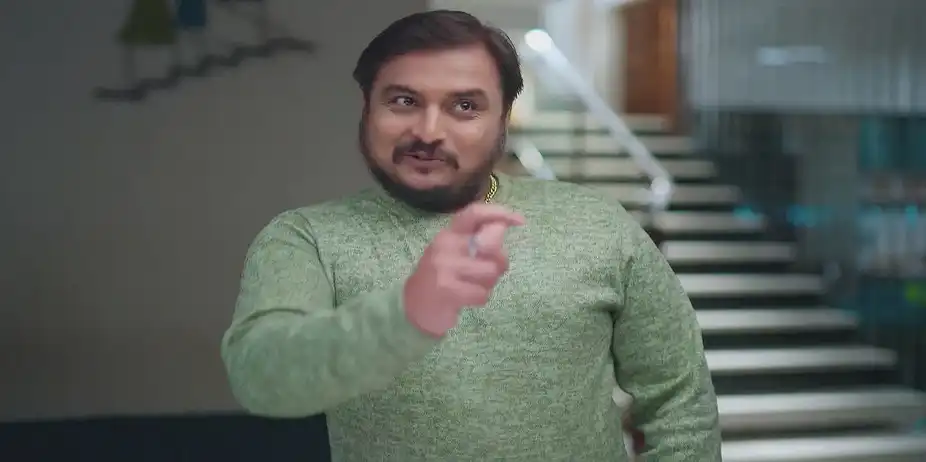 Preetham Helps Gowri Decorate the House - Gowri