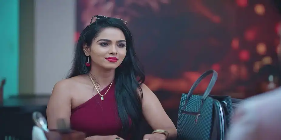 Gouthami's Ring Captivates Abhimanyu - Gowri