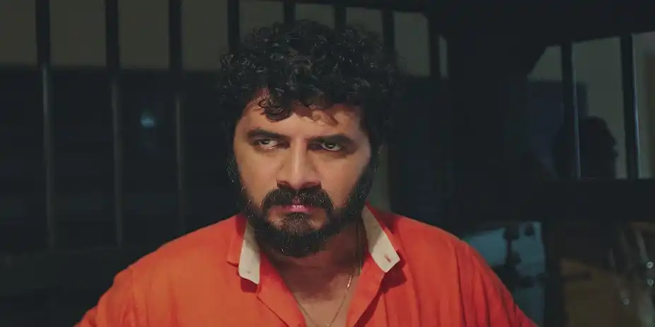 Daddy Scolds a Drunk Shatrughan - Lakhat Ek Amcha Dada