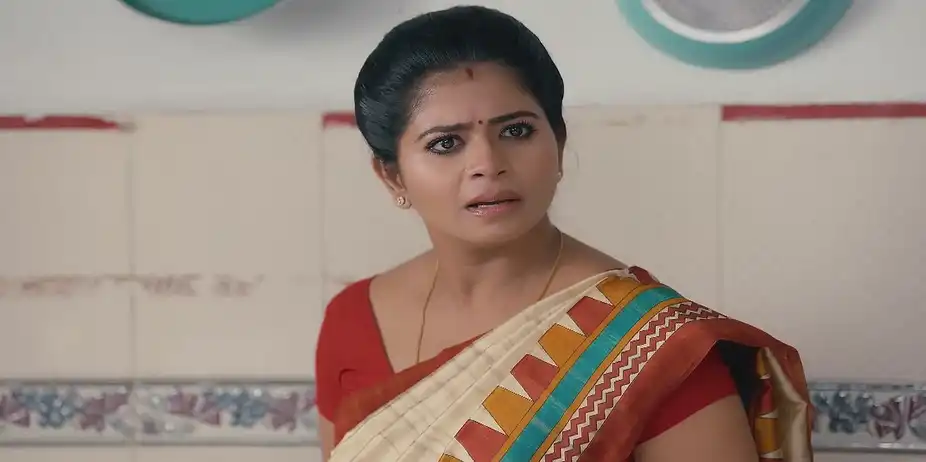 Jayanthi Mocks Karna - Chinnan Siru Kiliye
