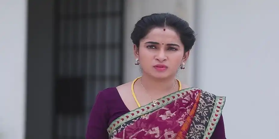 Thulasi Averts a Major Mishap - Mounam Pesiyadhe