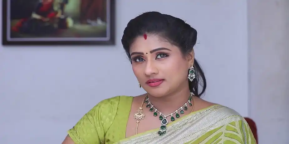 Vishalakshi Gets Annoyed - Mounam Pesiyadhe