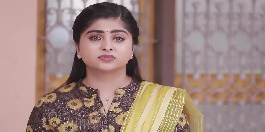 Jayrani Hides on Seeing Janakambal - Varisu