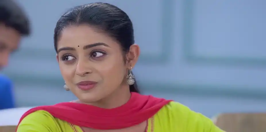 Parul Gets Distracted - Parineeta