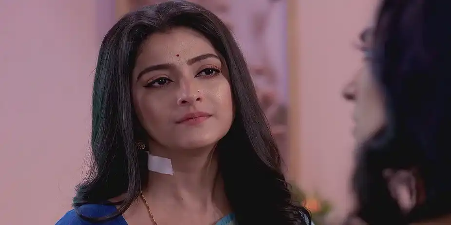 Trisha Lies to Handle the Situation - Kon Gopone Mon Bheseche
