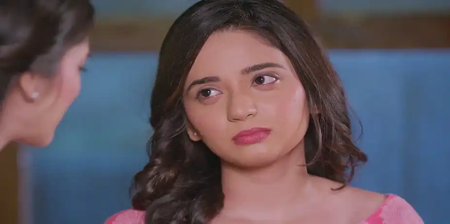 Prarthana's Claims Surprise Gayatri - Kumkum Bhagya