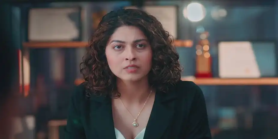 Kaushiki Is Impressed by the Undercover Cops - Taarini