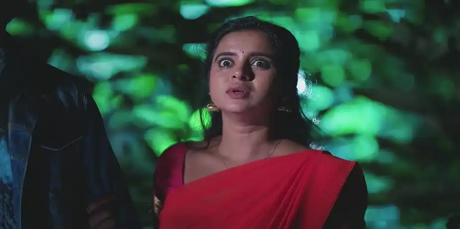 Venky Gets Caught By Dharmendra - Gowri