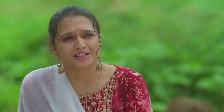Jamkar Brings Madhuri To His House - Devmanus Madhla Adhyay
