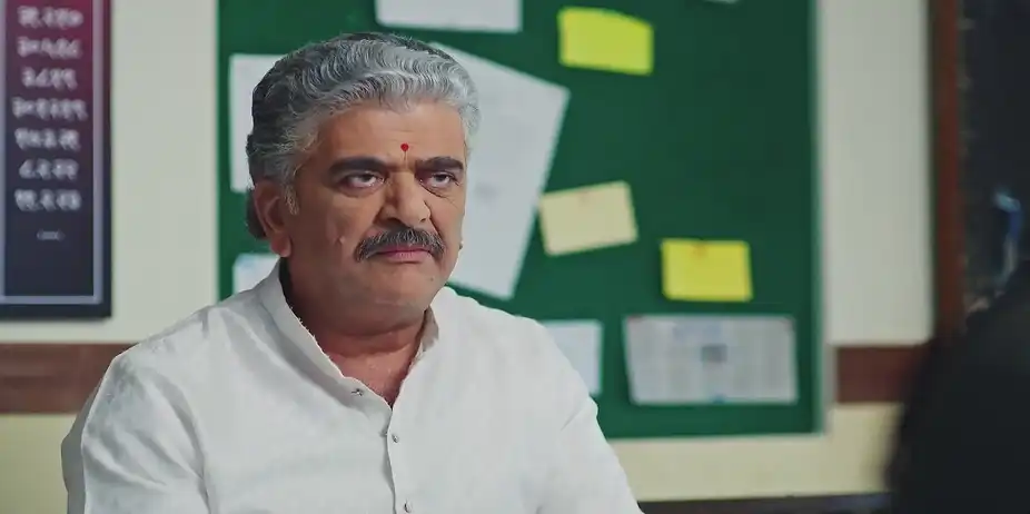 Daddy Blackmails Shashikant - Lakhat Ek Amcha Dada