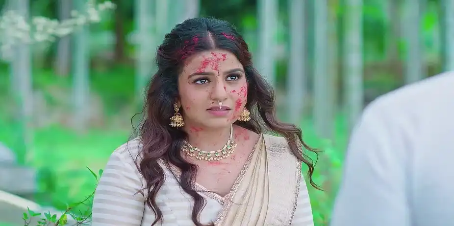 Everyone Worries about Nithya's Injury - Karna