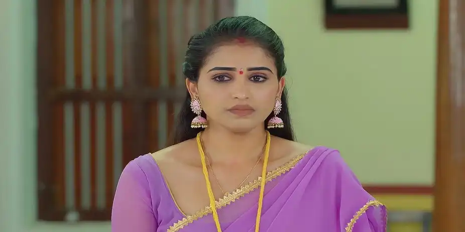 Revathi Teases Raja - Karthigai Deepam