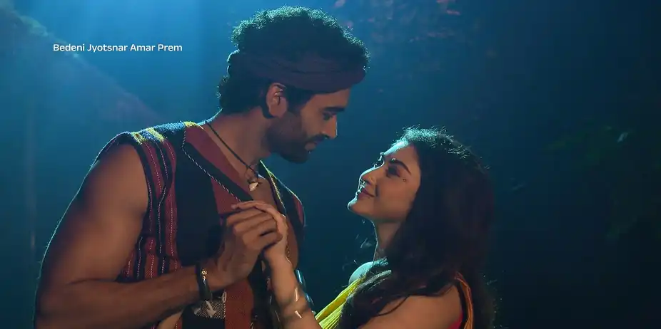 Jyotsna and Vikram Share a Moment - Bedeni Jyotsnar Amar Prem - Promo