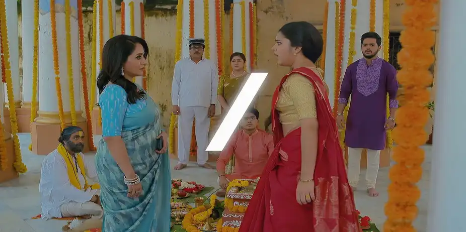 Kusum and Ayushman Sit for the Puja - Kusum - Promo