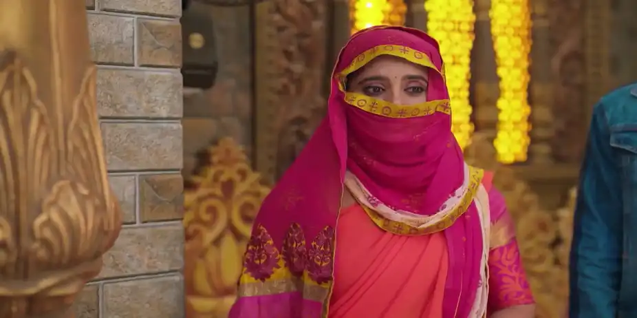 Gowri and Preetham Enter the Palace - Gowri