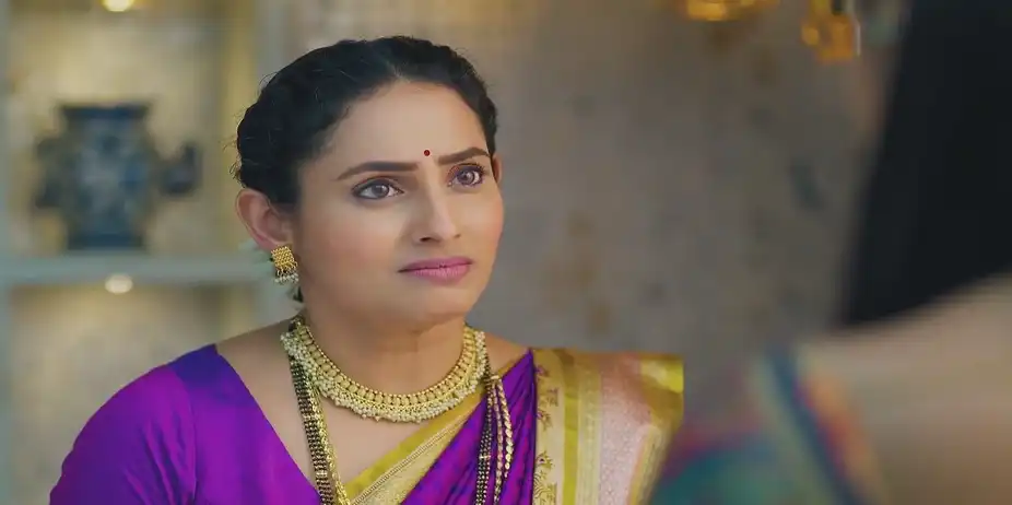 Bhavna Tries To Present Her Side to Renuka - Lakshmi Niwas