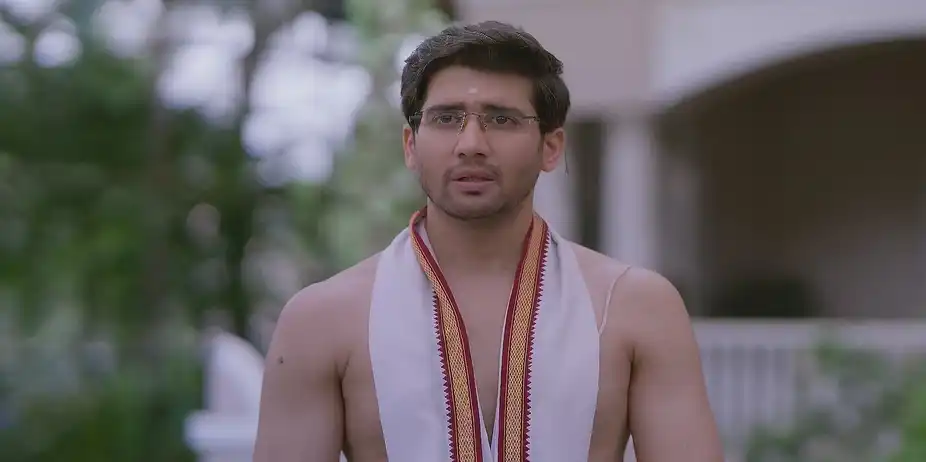 Atharva Prays for Ambika - Tula Japnar Aahe