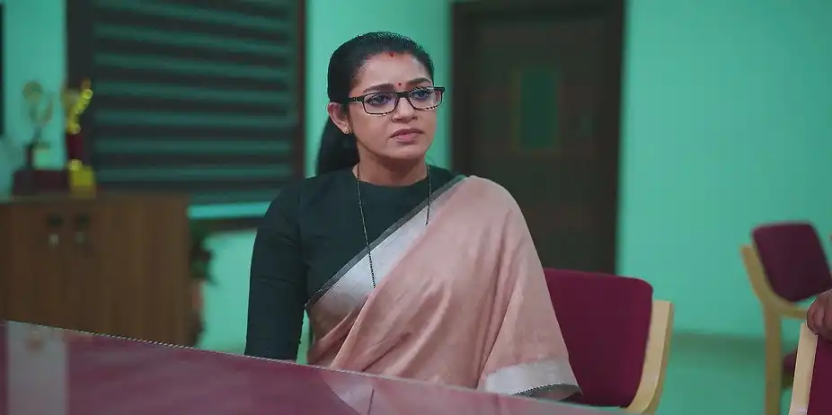 Bhoomika Argues with a Student's Father - Amruthadhaare