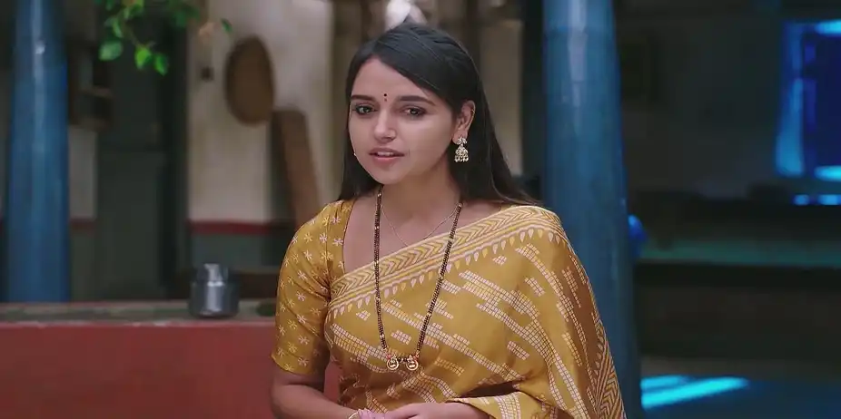 Rashmi Lies to Her Family - Annayya