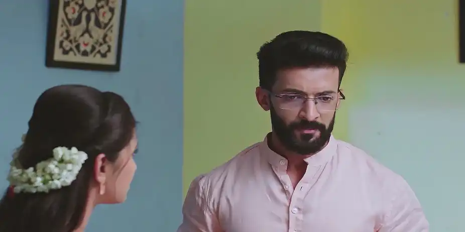 Maya Eavesdrops on Sharath and Durga - Naa Ninna Bidalaare