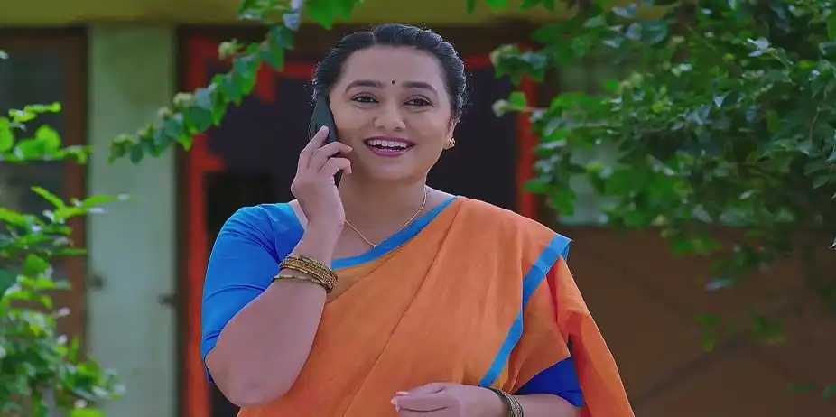 Nandini Shares Her Happiness with Padmanabha - Shravani Subramanya