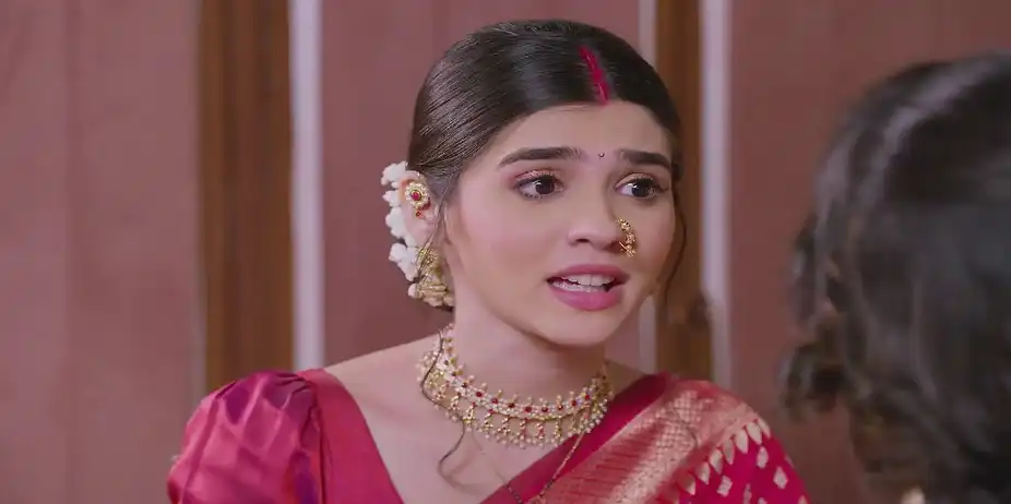 Gayatri Tries to Console a Restless Prarthana - Kumkum Bhagya