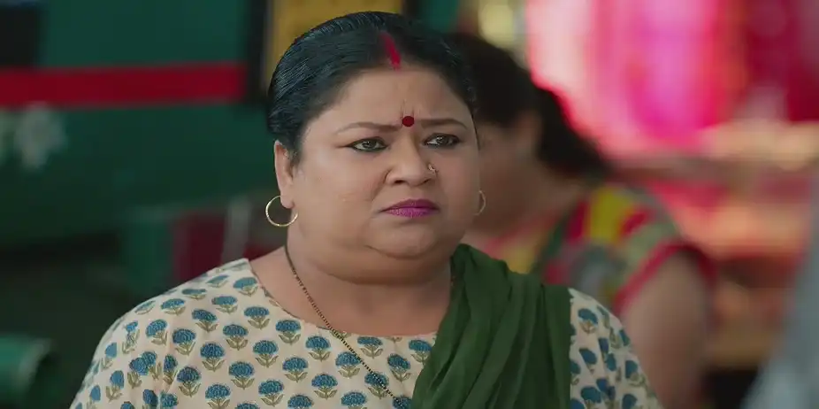 Gopal Scolds the Women of the Neighbourhood - Tumm Se Tumm Tak