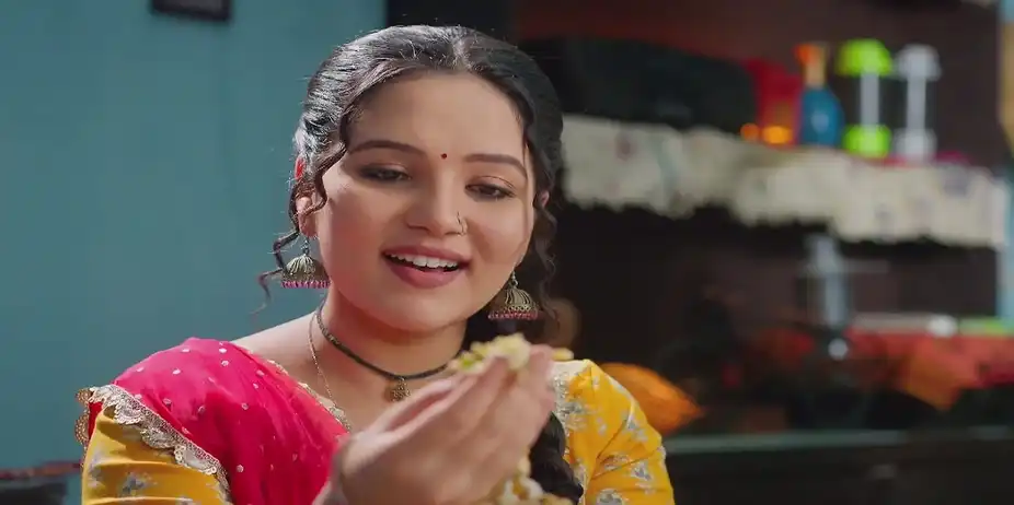 Hanumant Notices Vasudha Lost in Devansh's Thoughts - Vasudha