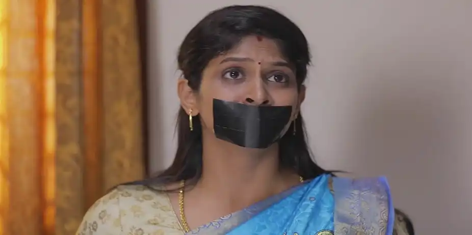 Meena Assumes a Woman to be Aadhi's Wife - Idhayam